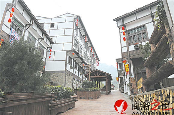 打柴廊道原是竹林关人上山打柴的主要通道，如今已是游人休闲的重要场所。