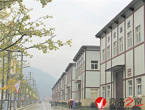 规模宏大的工业孵化园，让云镇村村民在家门口就能打工挣钱。