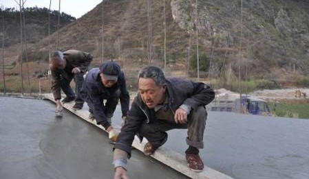 民心服务卡连通村民致富路