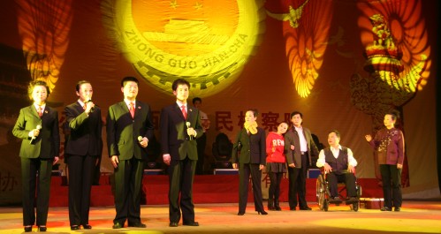 全省检察机关文艺巡演在市影剧院举行