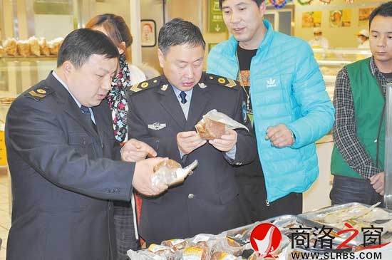 局长李育善带队检查食品安全