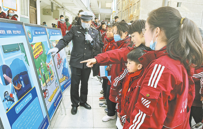 交警支队商州大队在商州第一初级中学开展交通安全宣传教育