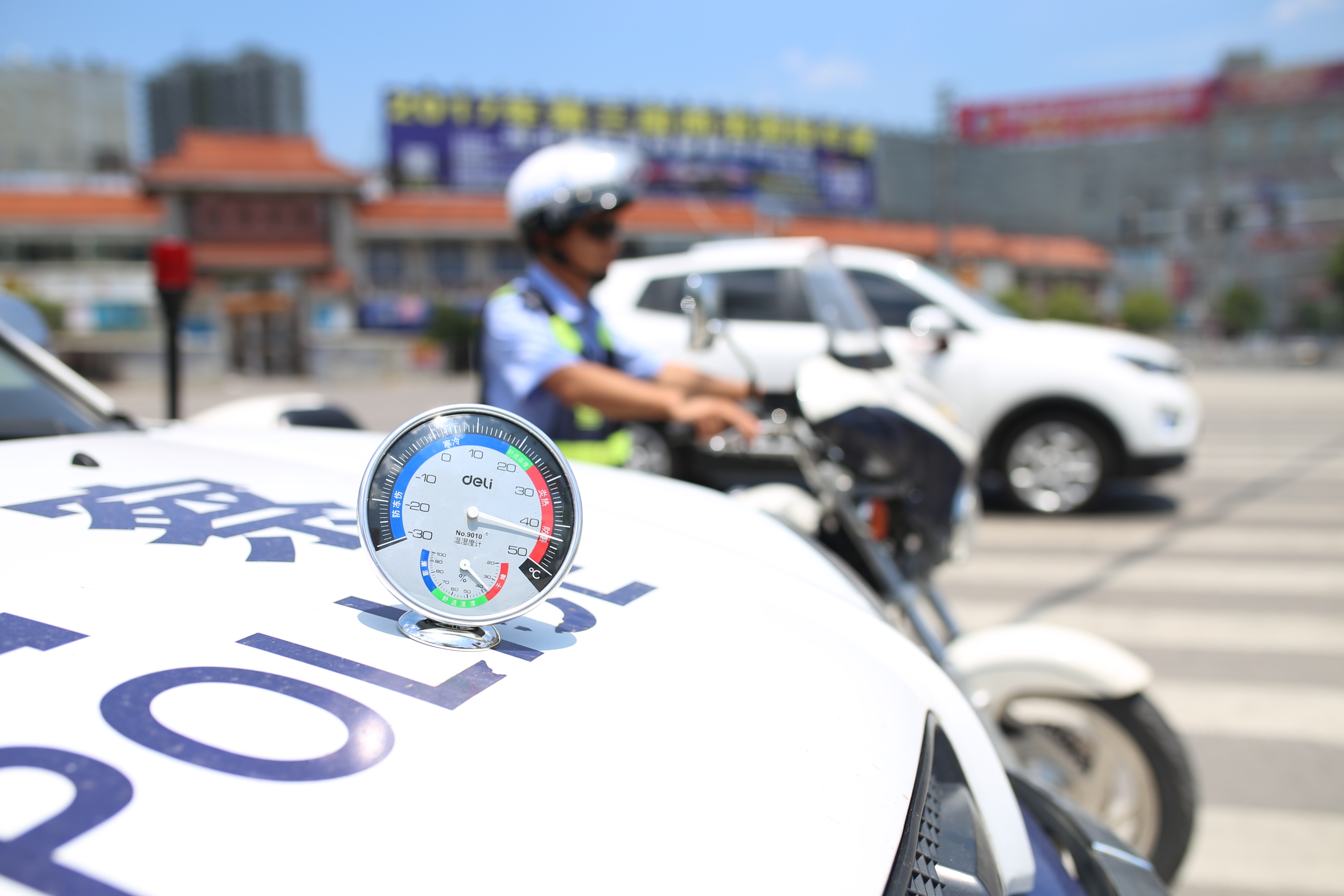 商州城区交警-1.jpg