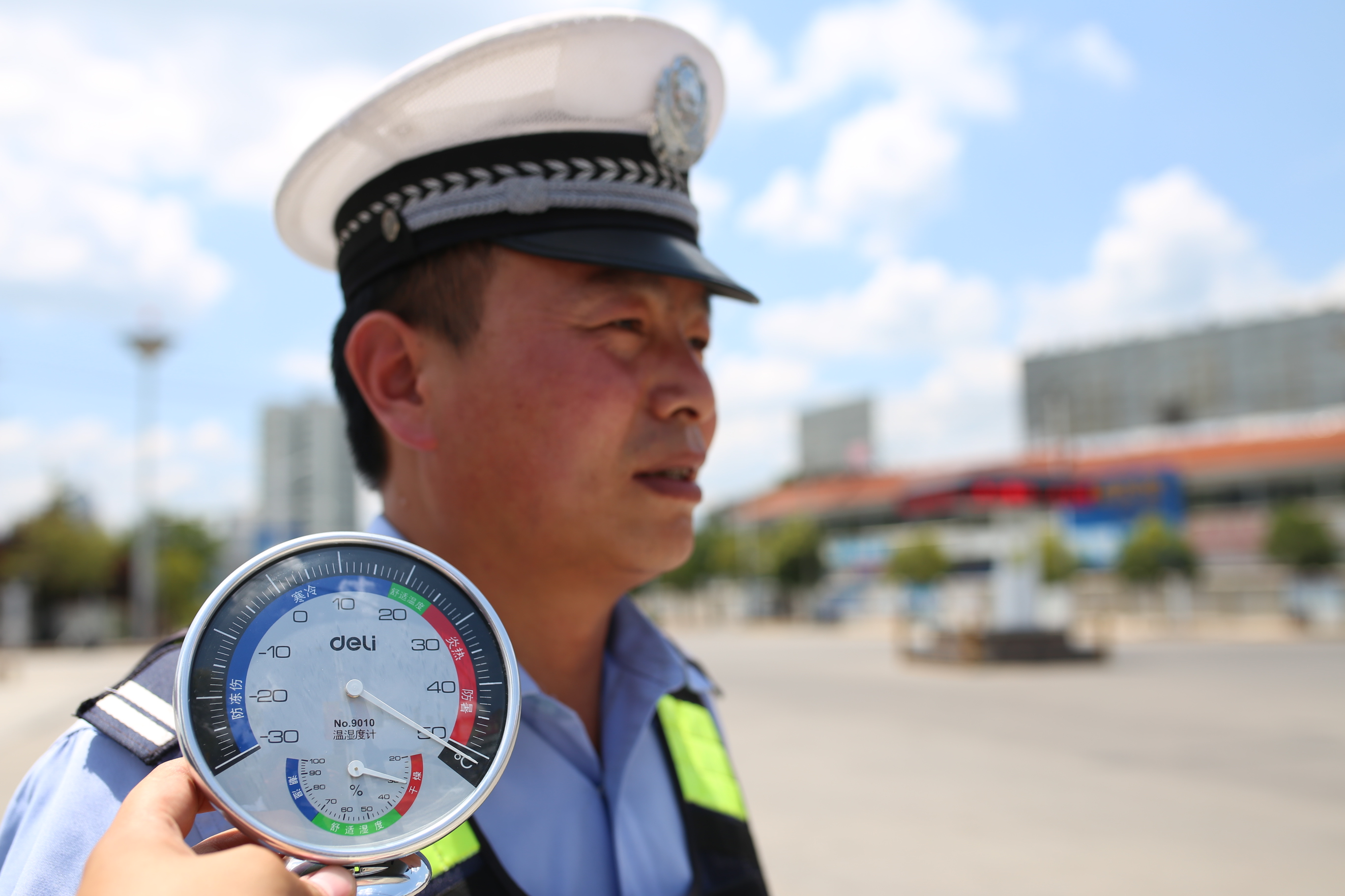 商州城区交警-2.jpg
