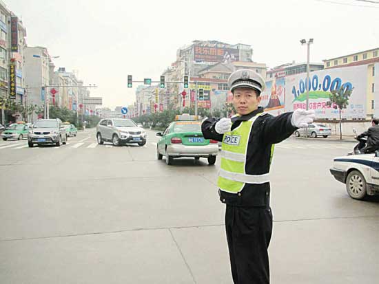 栉风沐雨协警情