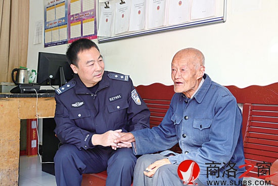 白引宏接待群众