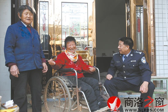 陈军锋上门看望慰问残疾智障女洛小丽