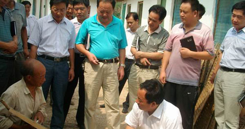 县委书记雷二虎来景村调研主导产业