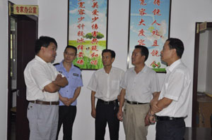 张盈安璩泽涛深入县医调委检查工作