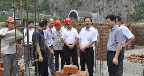 县委书记张盈安检查保障性住房建设