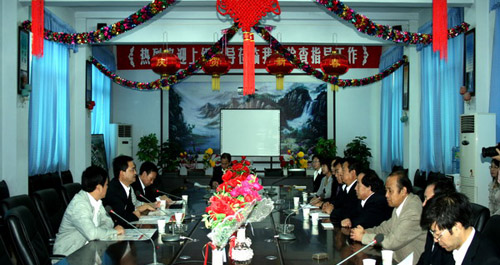 县长刘明智一行看望慰问广大教师