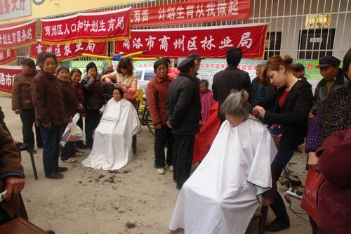 商州：让群众在家门口乐享下乡大餐