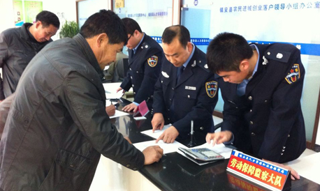 镇安劳动保障监察大队帮农民工讨回工资