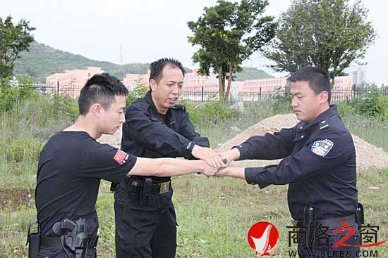 武警出身的赵平还担任分局日常训练、培训任务