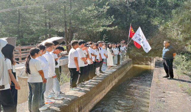 回顾峥嵘岁月 凝聚青春力量