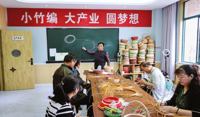 用手艺织就精彩晚年