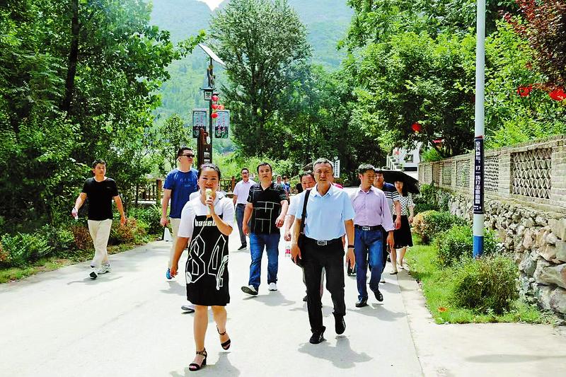 从乡村教师到脱贫致富领路人