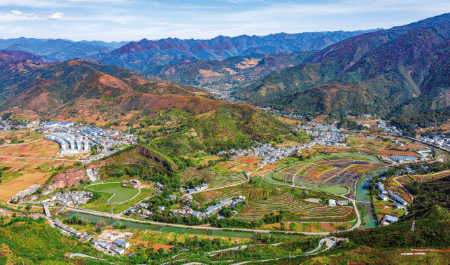 村美民富产业兴 秦岭原乡入画来