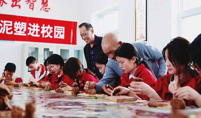 泥塑艺术进校园 传统文化沁人心