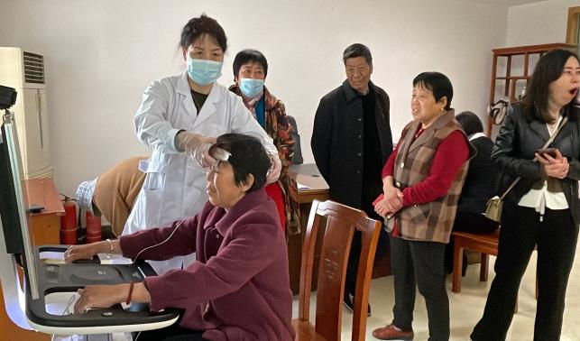 健康体检进小区 关爱业主“零距离”