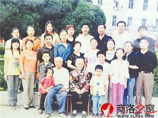 郭子春老人幸福的大家庭