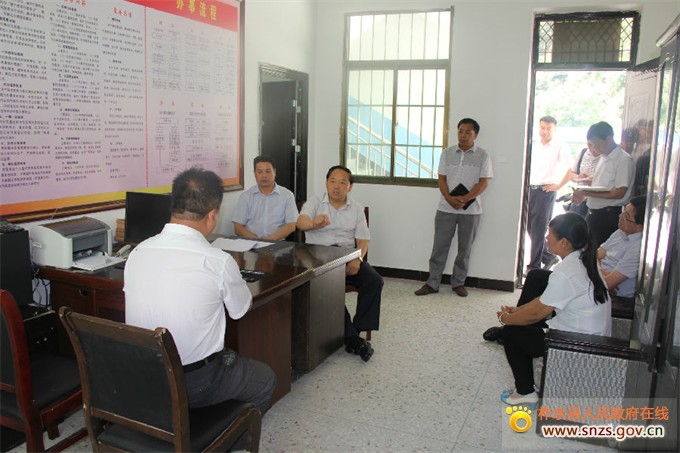 胡润泽书记了解大河村五个规范落实情况