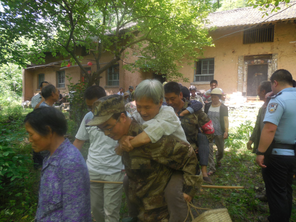 商州区板桥镇成功举办地质灾害应急避险演练活动