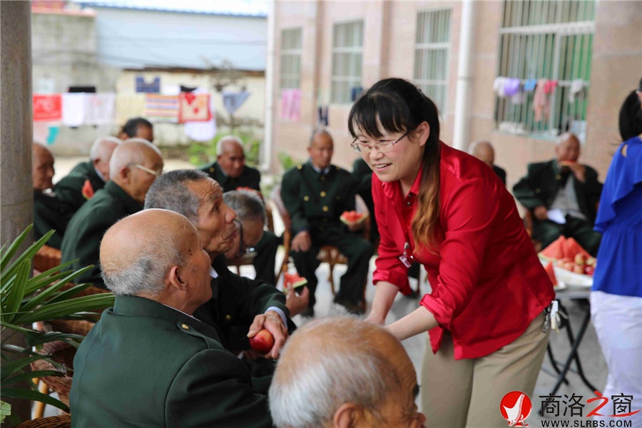 洛南县科协干部看望慰问革命老战士