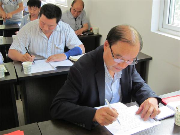 镇安木王镇对镇村干部进行防腐倡廉教育培训