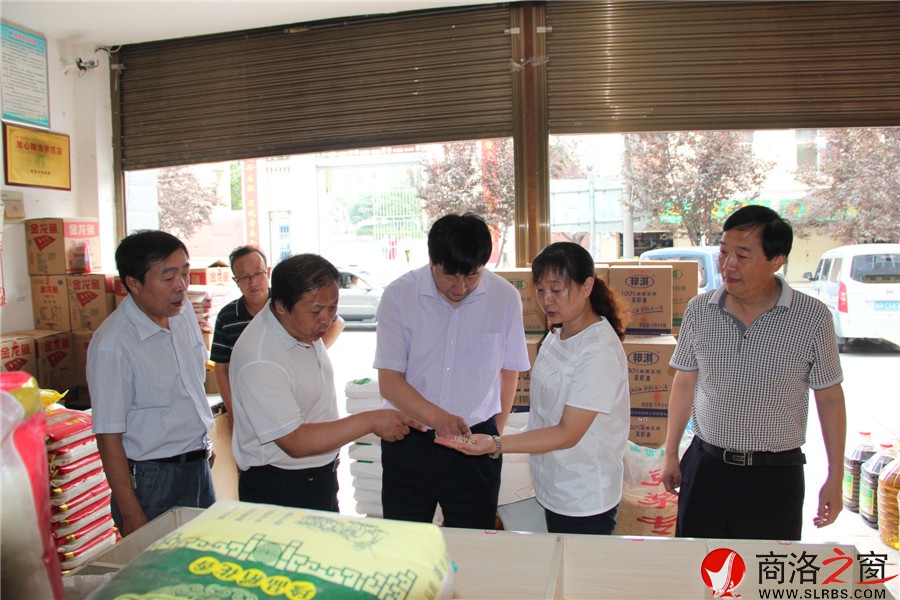 省粮食局张翔副局长考察商南县粮食中心储备库建设