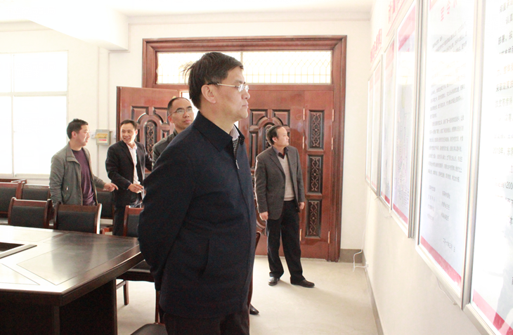 市纪委副书记监察局局长赵军带领检查组深入我镇督查党风廉政建设落实