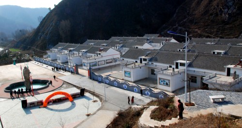 洛南县石坡镇龙头移民新村建设完工