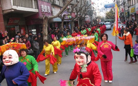 镇安群众载歌载舞庆元旦