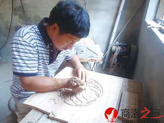 无声世界里雕刻精彩人生