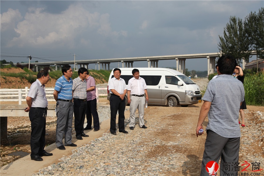 洛南县人大视察2015上半年国民经济和社会发展计划执行情况