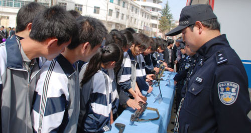 洛南城关派出所开展警营开放日活动