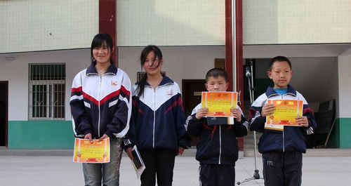 商南县十里坪镇九年制学校举行讲赛