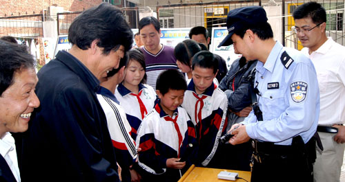 丹凤竹林关派出所开展“警营开放日”活动