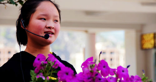 镇安二中举办“唱红五月，歌唱祖国诗歌朗诵赛”