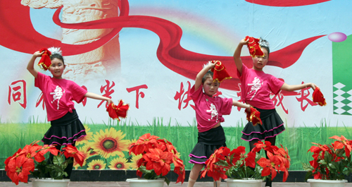峦庄镇中心小学拉开庆祝儿童节序幕