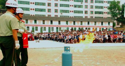 洛南西关中学开展消防安全知识进校园活动