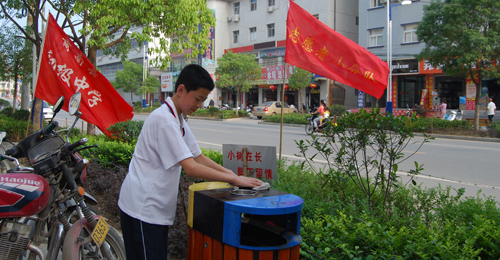 商南县青年志愿者开展为民服务活动