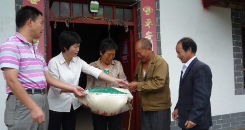 桃坪镇为全镇老复退军人送去慰问