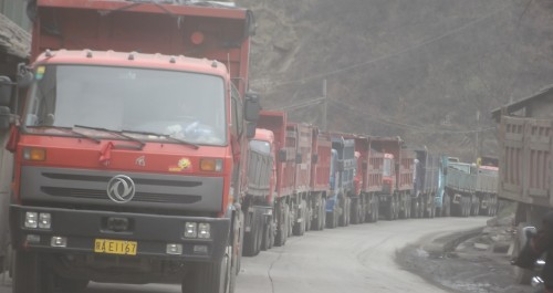 小岭罗庄移民新村为解决搬迁户后续发展问题