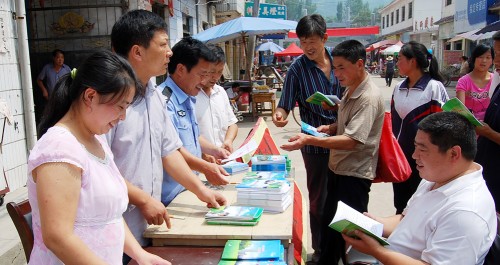 灵口镇积极开展“法律援助三秦行”活动