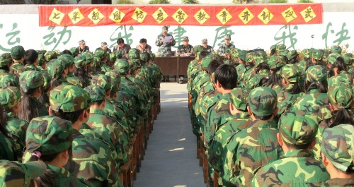 洛南巡检中学开展“国防启蒙教育集训”活动