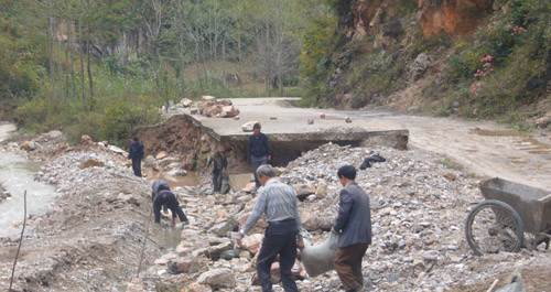 十里坪镇启动赵白路修复工程