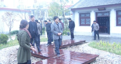 商州区孝义中学深入丹凤县棣花中学开展校际交流