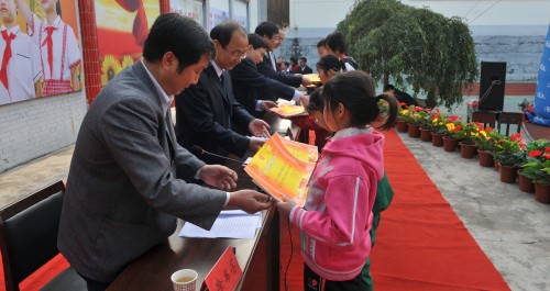 丹凤举行“小手拉大手幸福千万家”主题摄影书画大赛