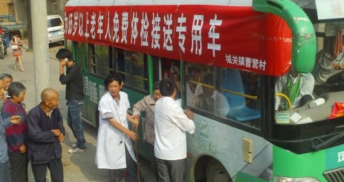 商南老年人在“家门口”免费享受医疗健康“套餐”